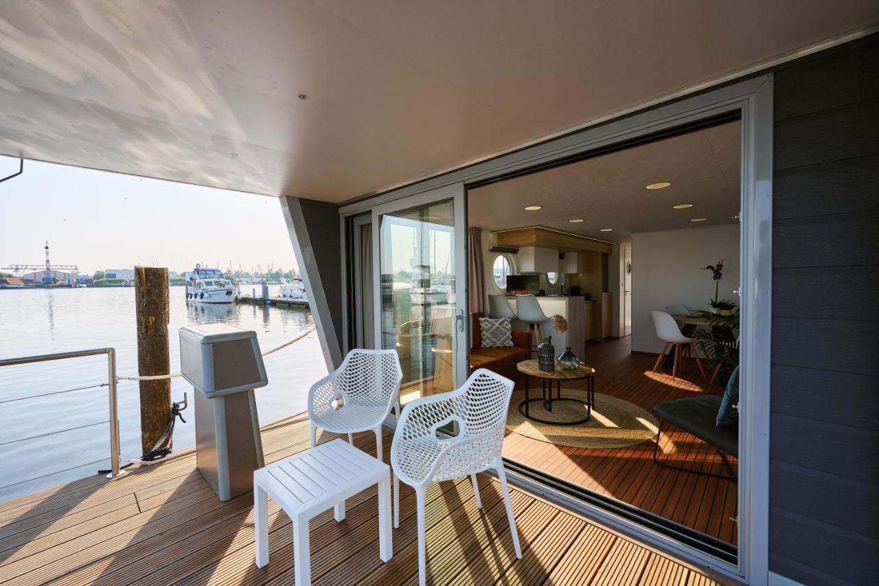 Luxurious Houseboat - Zen Botel Dinteloord
