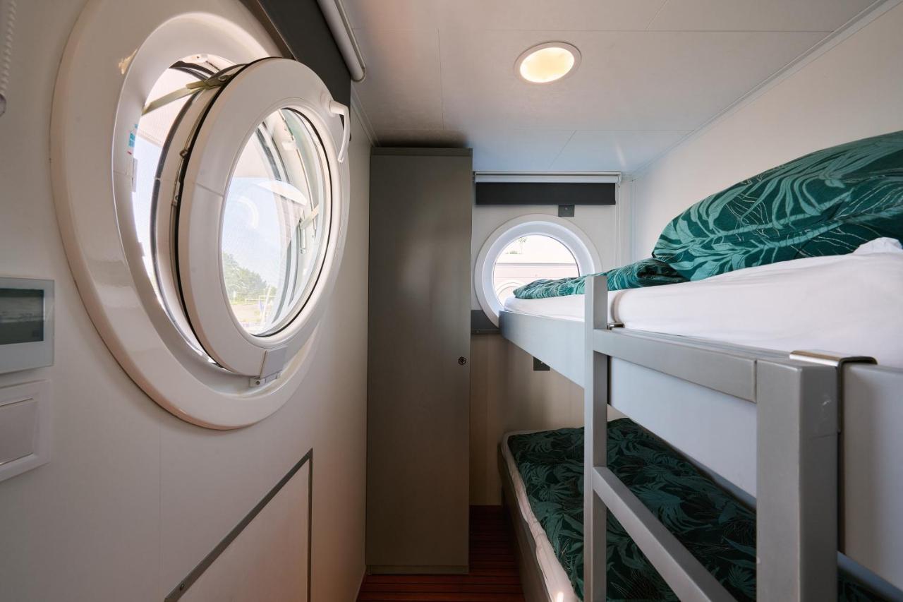 Botel Luxurious Houseboat - Zen Dinteloord