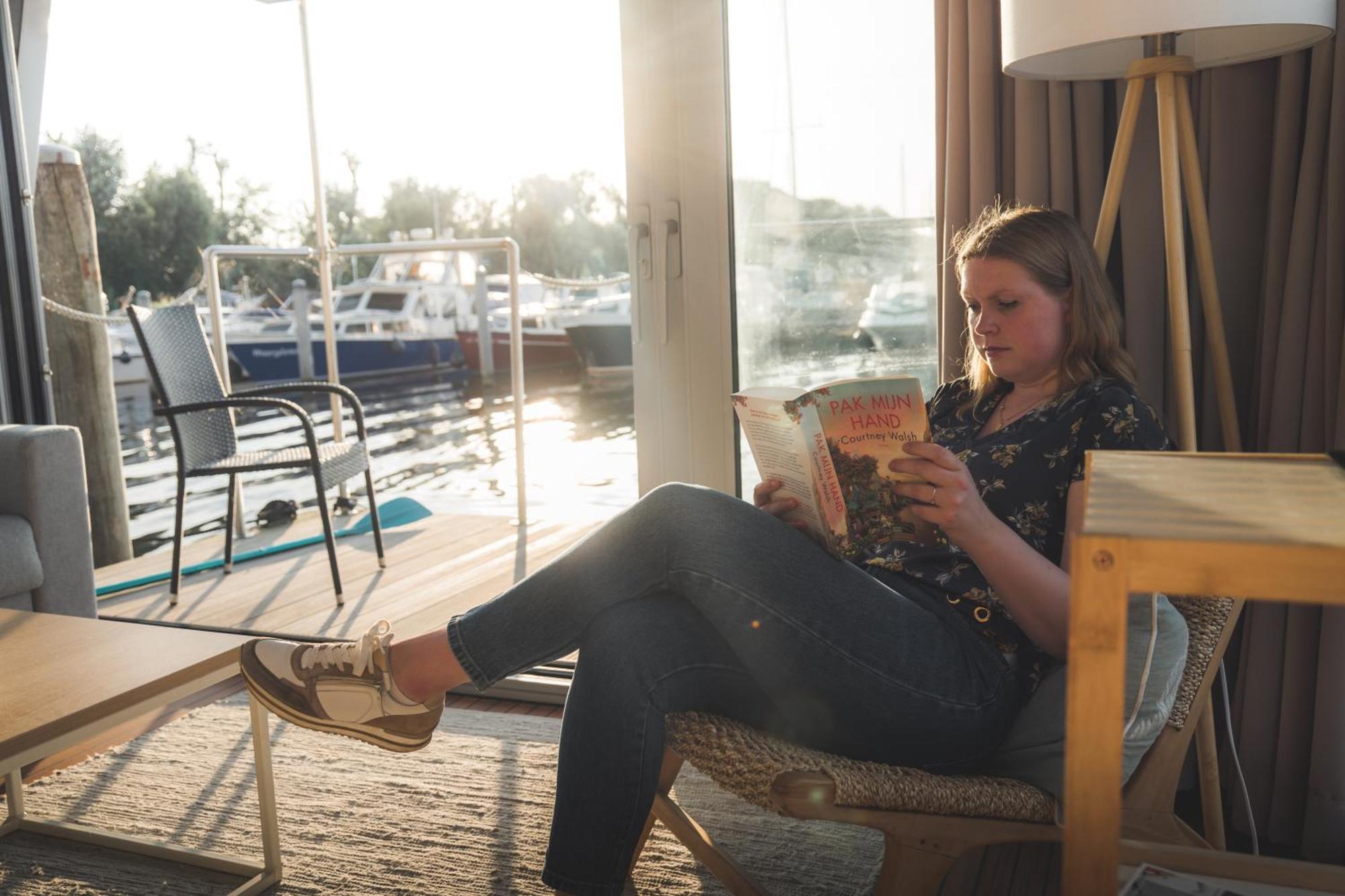 Luxurious Houseboat - Zen Dinteloord