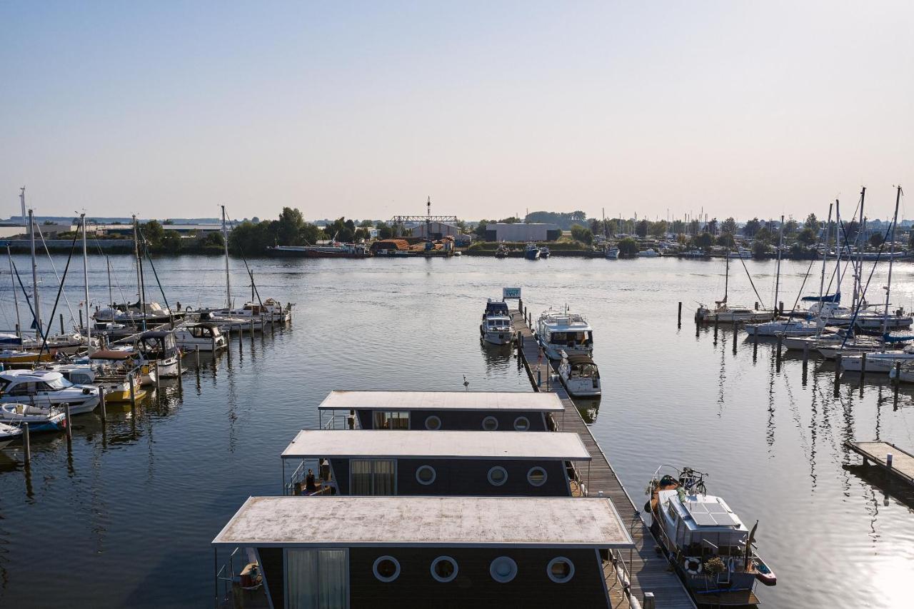 Of The Houseboat - Zen Botel *