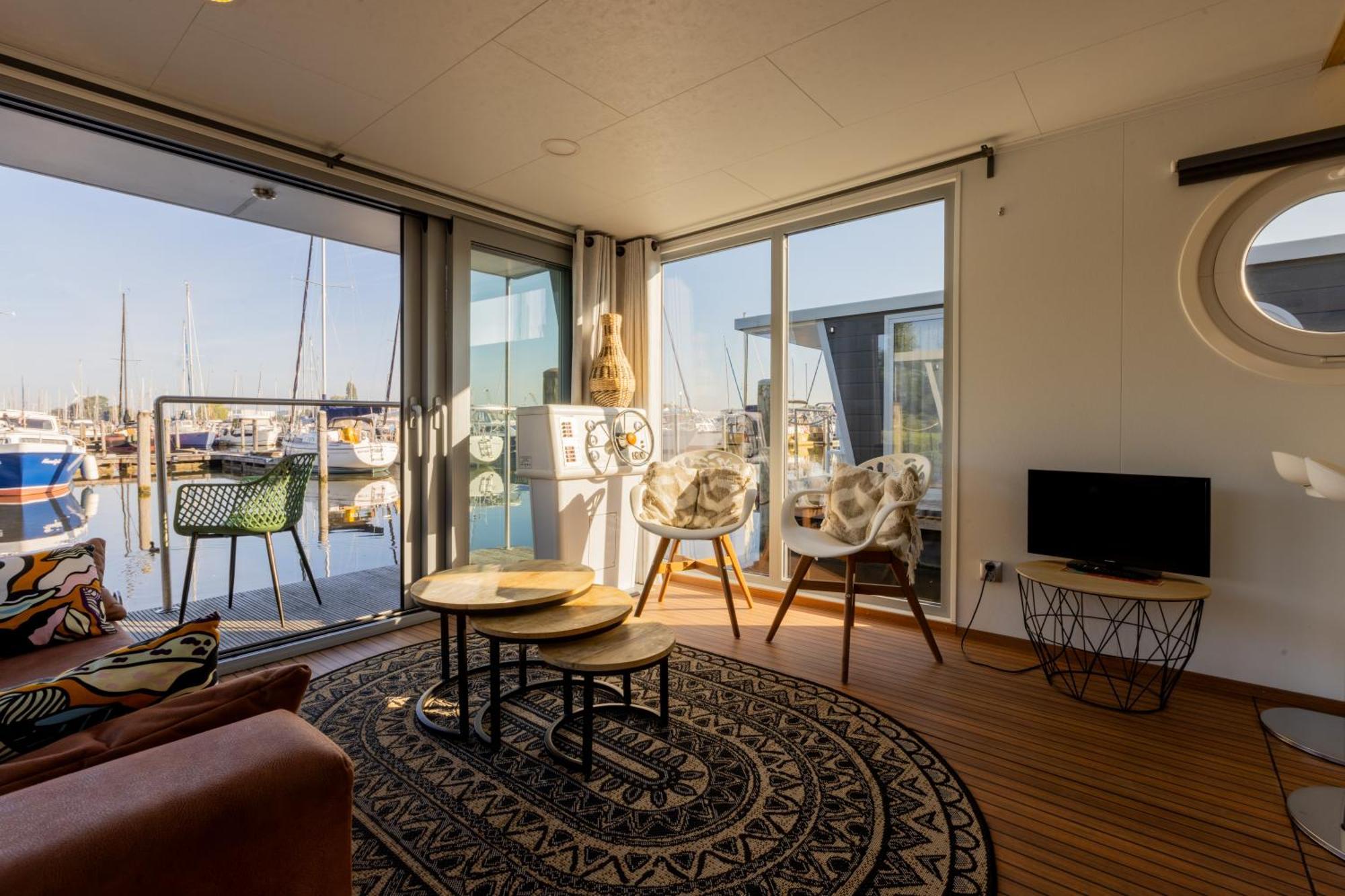 Botel Of The Houseboat - Zen Dinteloord