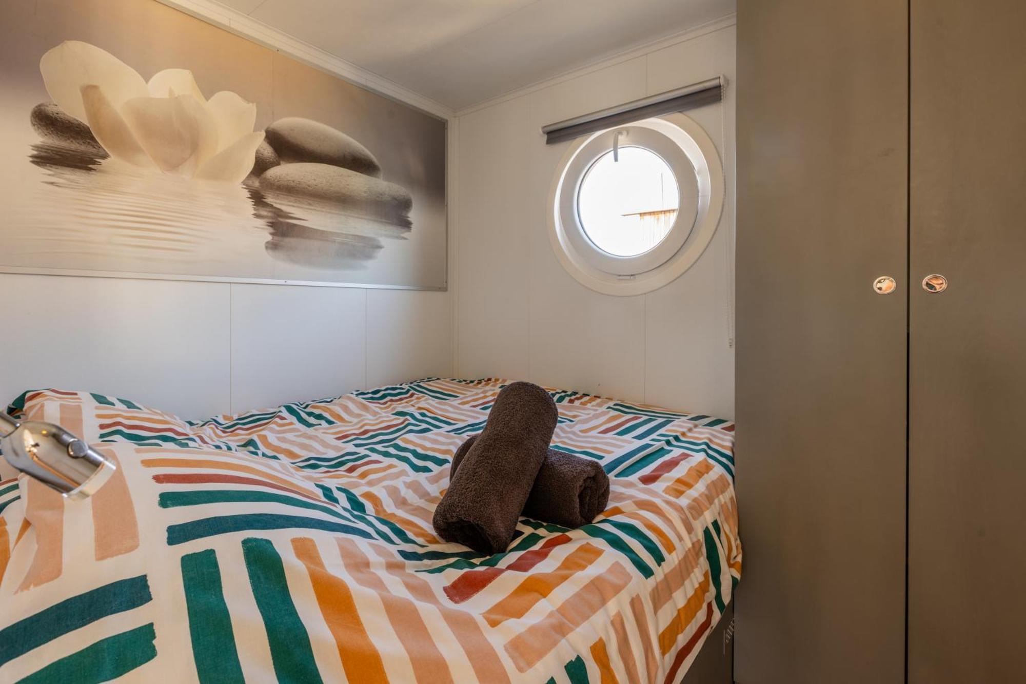 Botel Of The Houseboat - Zen *