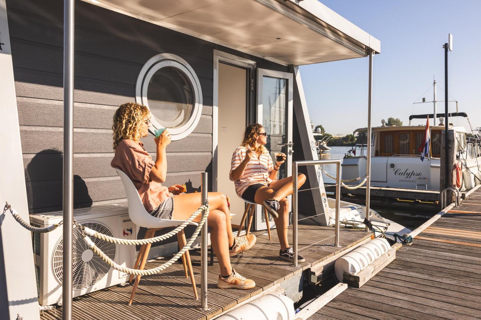Of The Houseboat - Zen Botel *