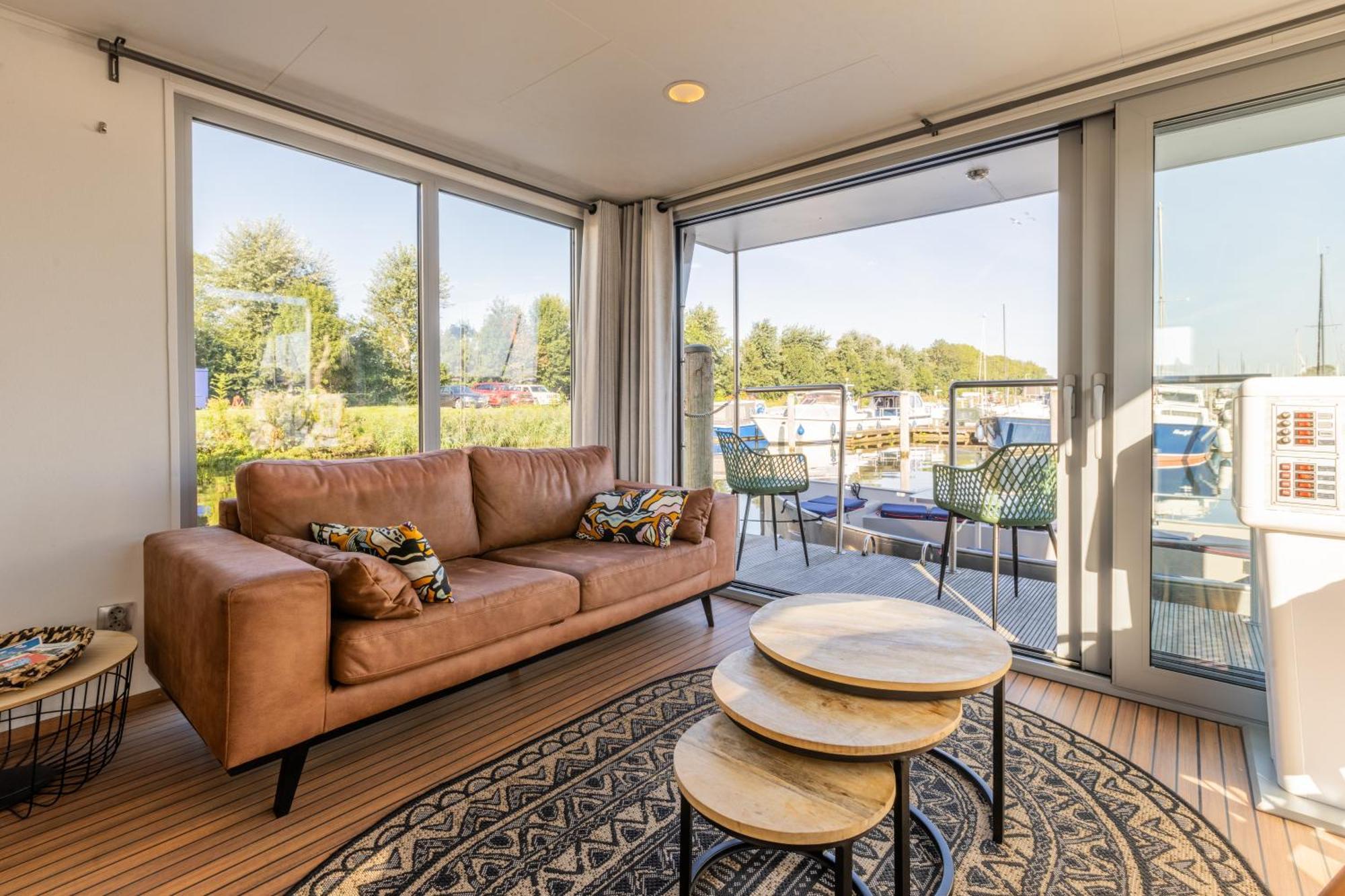 Botel Of The Houseboat - Zen *